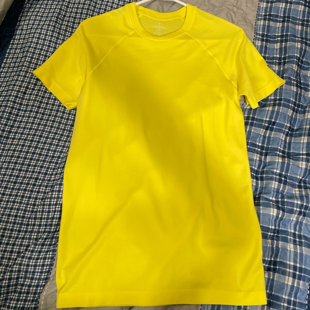 Fabletics mens yellow shirt xs